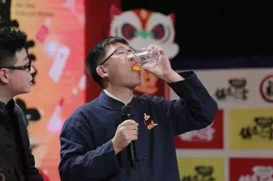 副縣長(zhǎng)直播喝生雞蛋之后：通過農(nóng)村淘寶雞蛋銷量大增