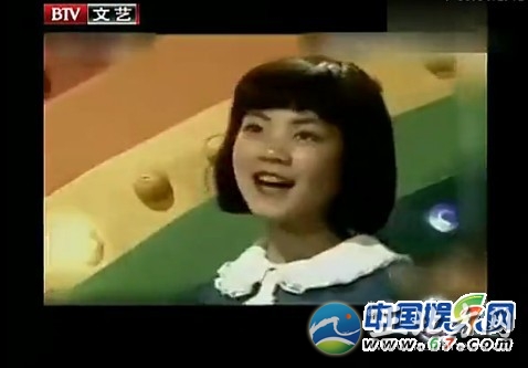 王菲14歲央視唱紅歌青澀照 大小S章子怡兒時(shí)照全遭曝