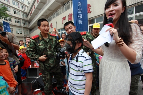 “六一”安全課堂：孩子，登云梯、接水帶、滅火盆你都會么？ ——利寶保險在渝開展家庭安全體驗活動