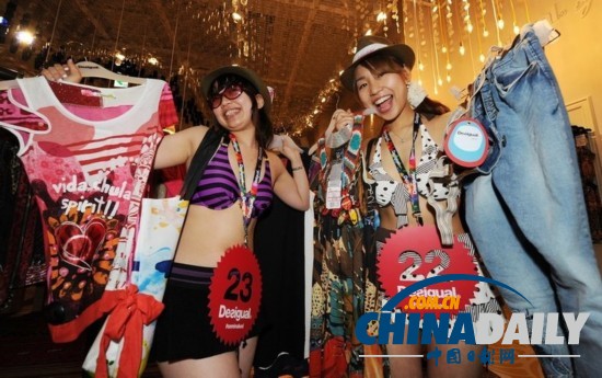 世風(fēng)日下！日本多名女子穿比基尼參加促銷(xiāo)活動(dòng)