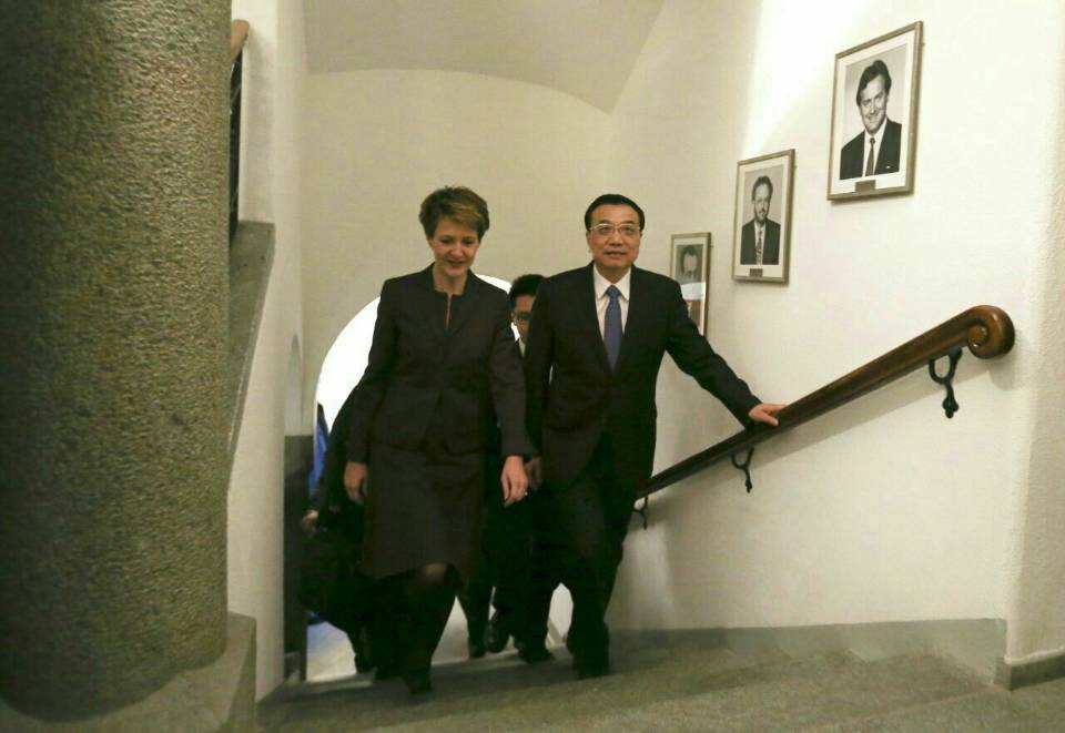 李克強:中方歡迎瑞士參與人民幣國際化進(jìn)程