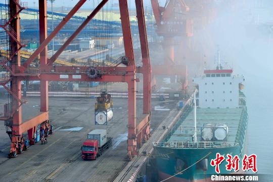商務(wù)部:前10月內(nèi)地對港出口同比降7.9% 進(jìn)口升76.8%