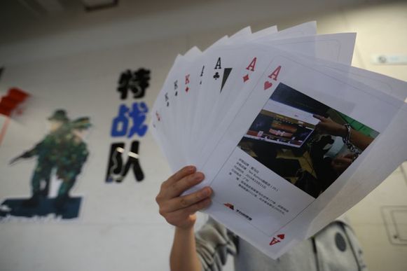 阿里巴巴“撲克追殺令”公布打假大案：假冒愛(ài)馬仕LV蘋(píng)果星巴克上榜