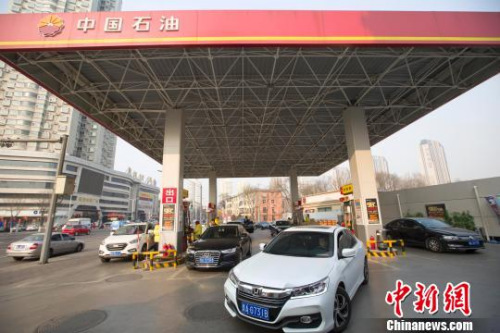 油價(jià)降了！降幅為年內(nèi)最大 私家車(chē)加一箱油可省9元