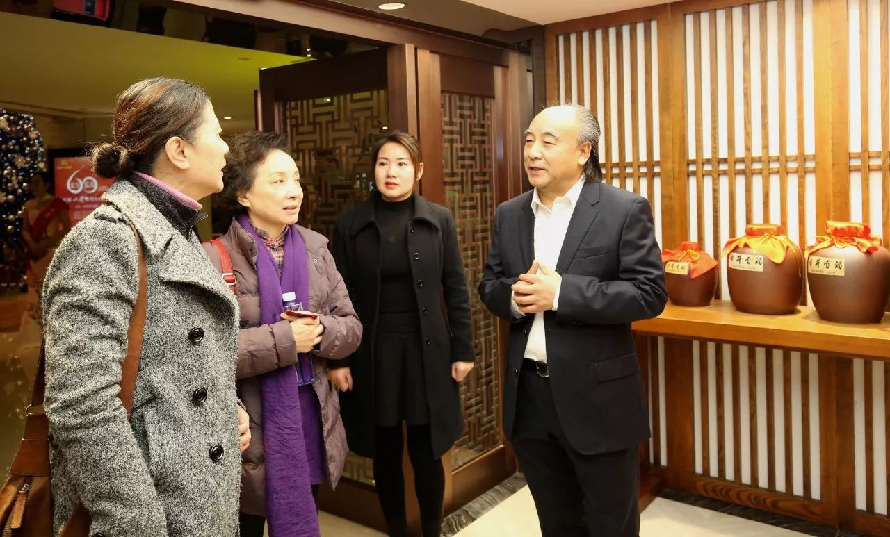 文學(xué)家園：大咖舉杯古井貢，共慶《收獲》60年！