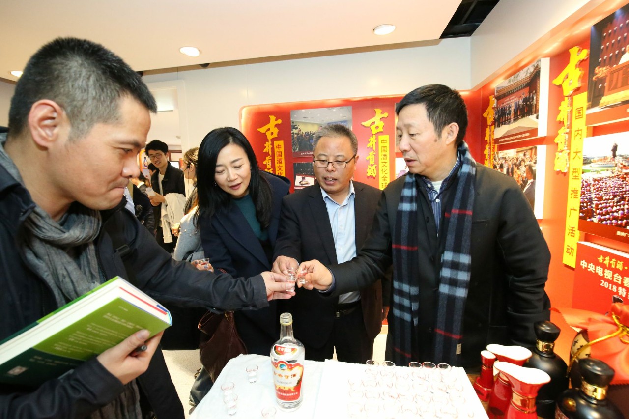 文學(xué)家園：大咖舉杯古井貢，共慶《收獲》60年！