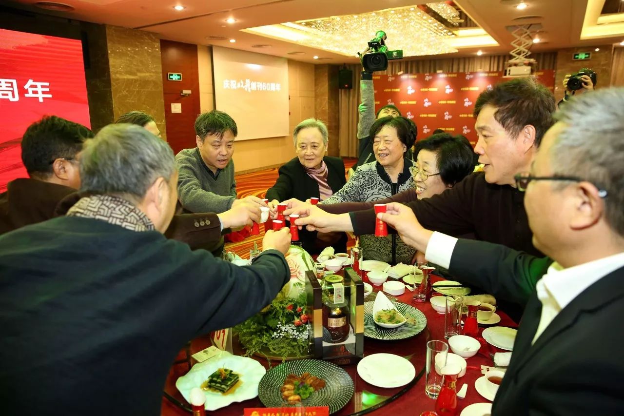 文學(xué)家園：大咖舉杯古井貢，共慶《收獲》60年！
