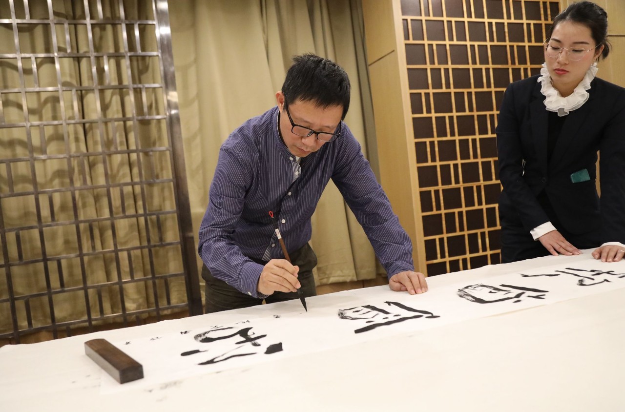 文學(xué)家園：大咖舉杯古井貢，共慶《收獲》60年！