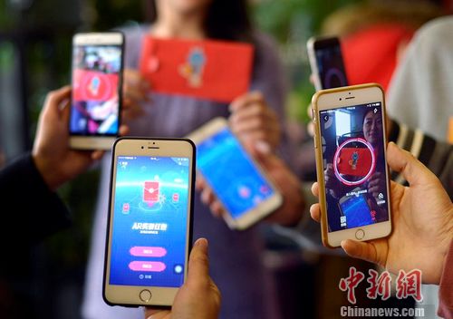 騰訊阿里春節紅包戰：微信退出 QQ對陣支付寶齊玩AR紅包